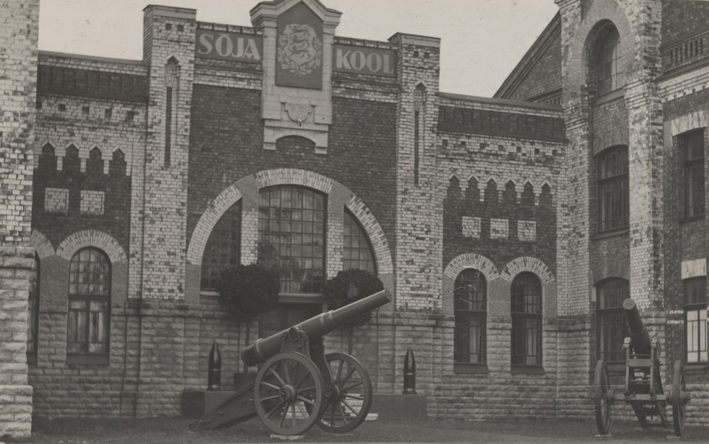 [tallinn] : [Tondi War School]