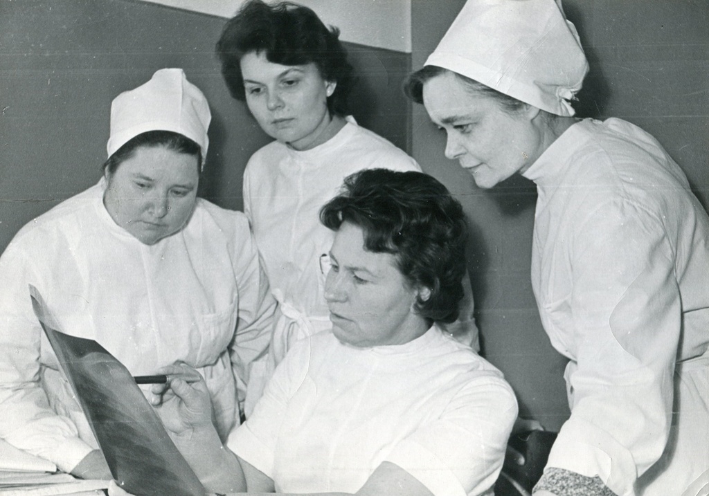 Pärnu Tuberkuloosi Dispanser. Arstid konsultatsioonil