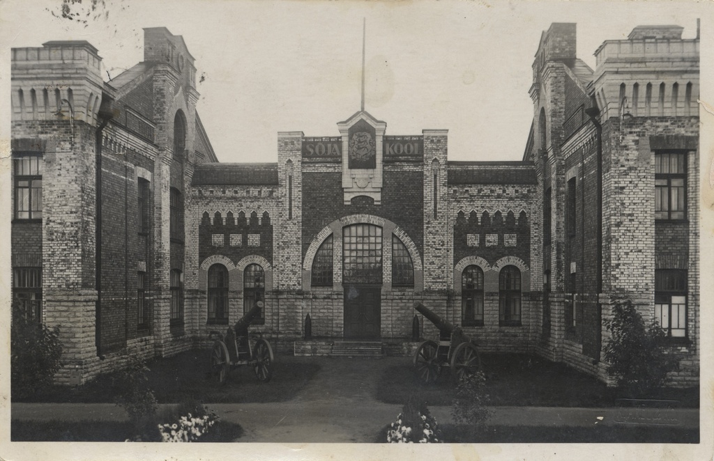 [tallinn] : [Tondi War School]