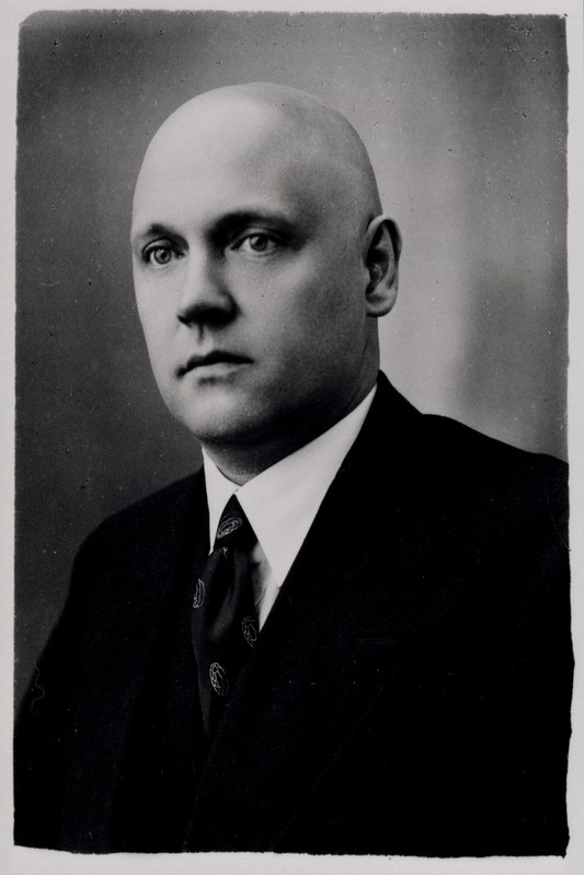 Dr August Niinemaa