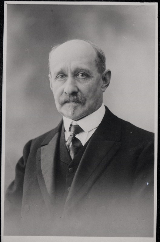 Dr med. prof. Aleksander Ucke