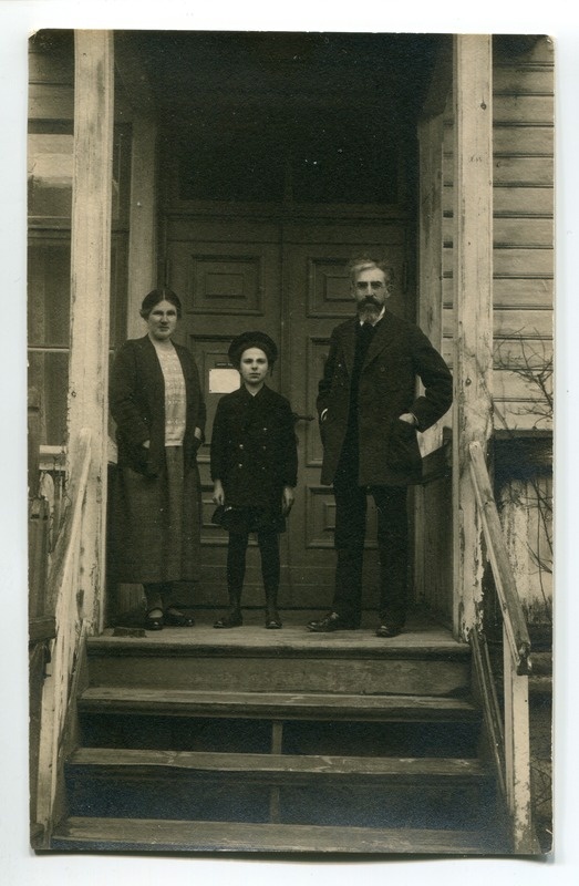 Tartu Ülikooli prof Lipschütz abikaasa ja tütrega