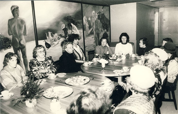 Dr Airi Värnik koos Marta klubi liikmetega.