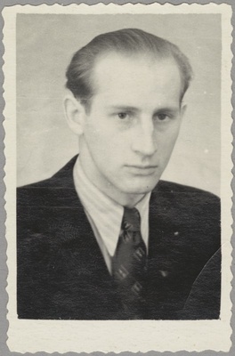 Hans Timusk Tartu Ülikooli arstiteaduskonna üliõpilasena  duplicate photo