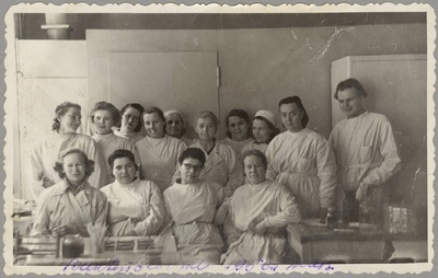 Tallinna Linna Sanitaar Epidemioloogia Jaama bakterioloogilise laboratooriumi bakterioloogid  duplicate photo
