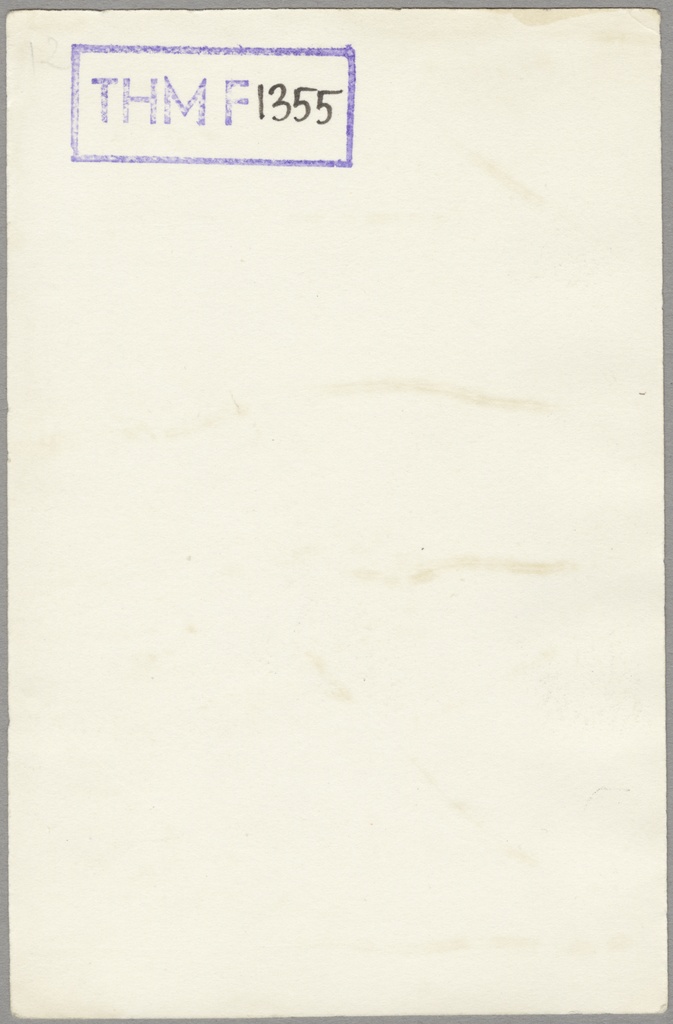 Arst Paldrok Pelgulinna Haiglas mikroskoobiga töötamas