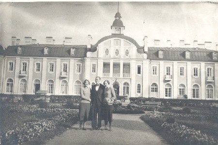Erna Kask, Volli Sipai and Getrud Vende Narva-Jõesuus, 1932