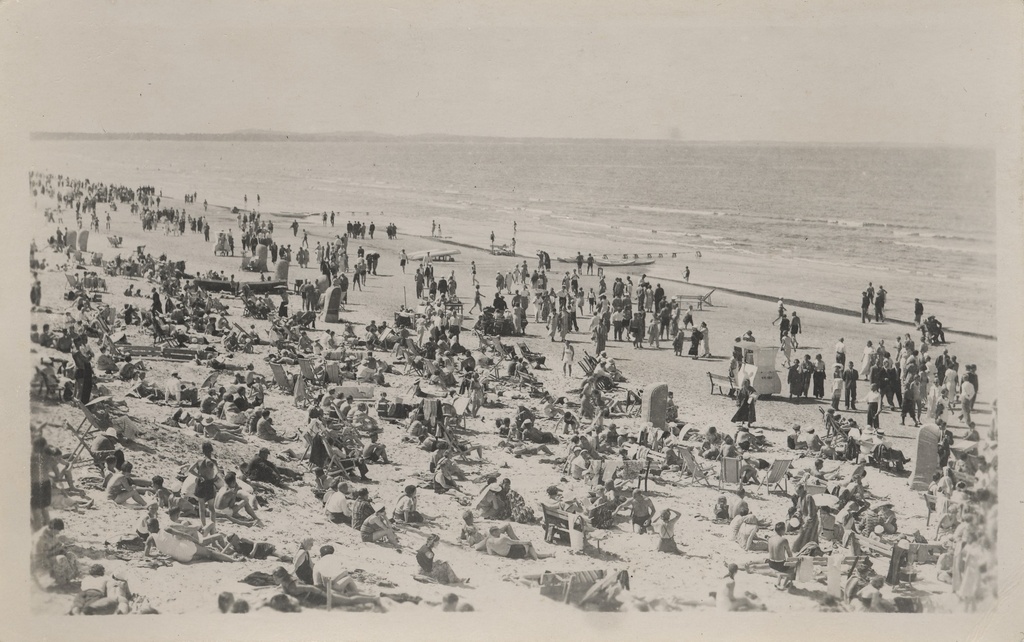 Estonian summer place Narva-Jõesuu : sand = das Strandbild