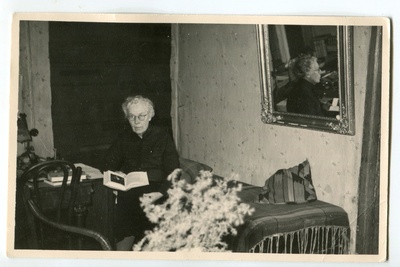 Arst Alma Ast oma viimases kodus  duplicate photo