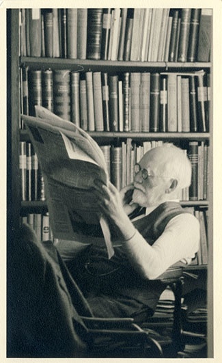 Professor Hendrik Koppel oma kodus Tartus