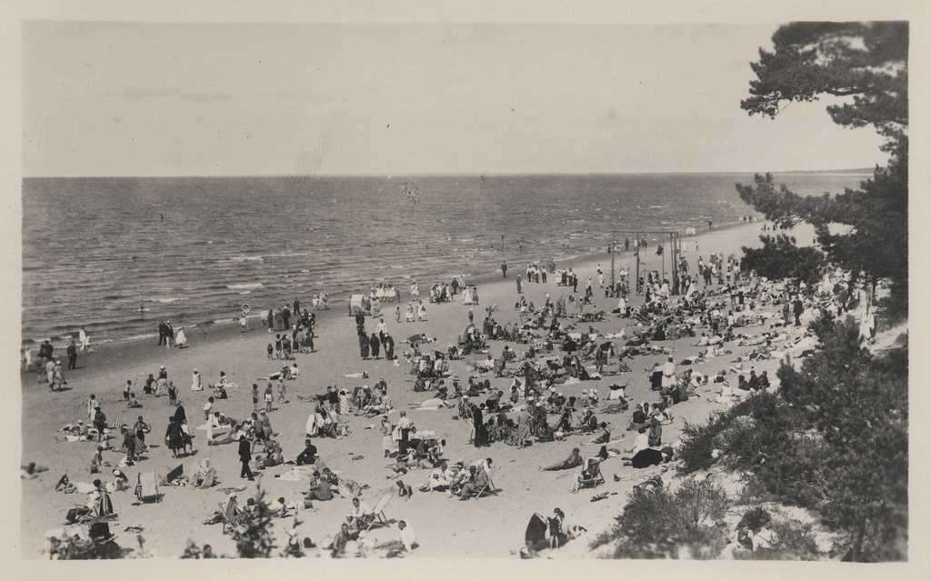 Estonian summer place Narva-Jõesuu : sand = das Strandbild