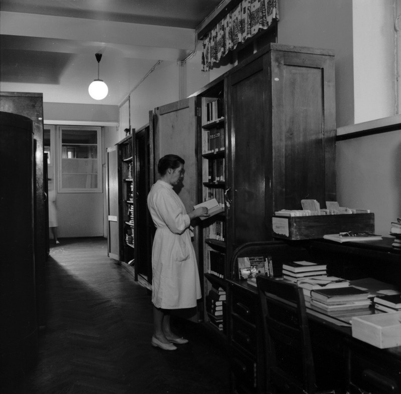 Tõnismäe Polikliiniku raamatukogu