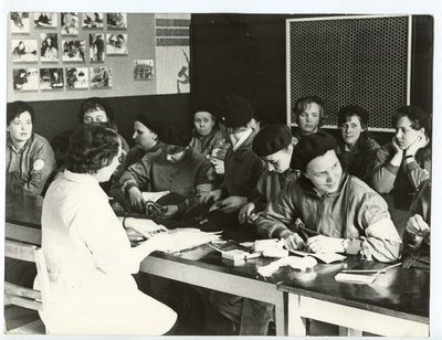 Sanitaarsalga õppused tehases Kunstsarv  similar photo