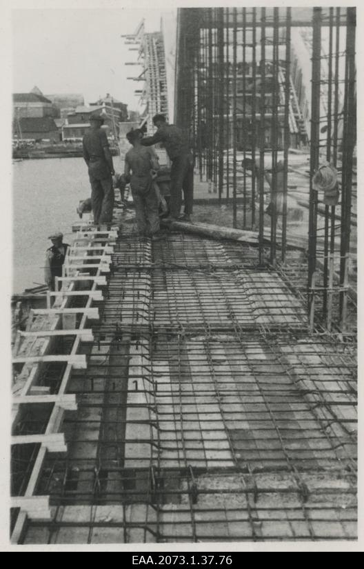 Pärnu Suursilla ehitus, vaade armatuurile ja betoneerimistöödele