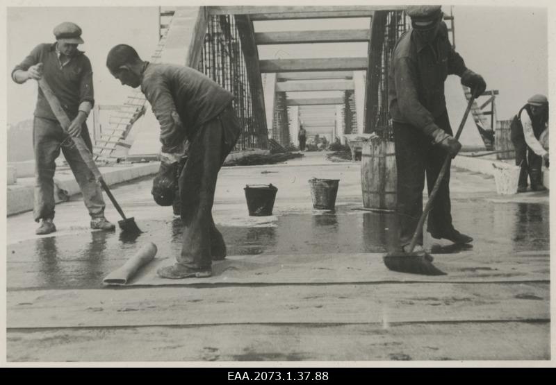 Pärnu Suursilla ehitus, silladeki asfalteerimine