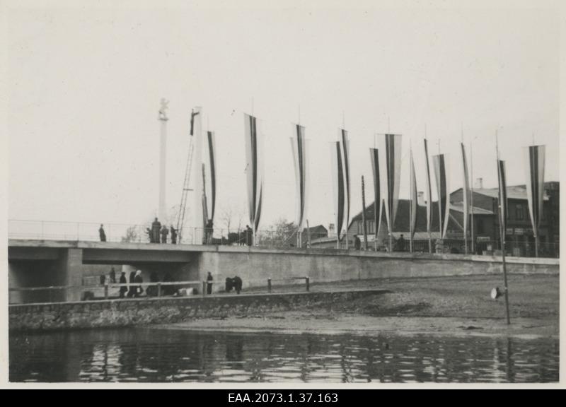 Pärnu Suursilla avamine 06.11.1938, sillaots lipuehtes