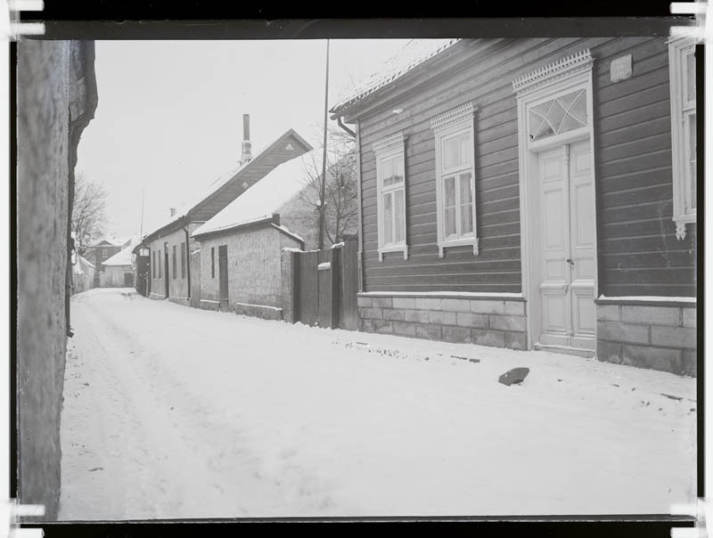 Vaade Kitsale tänavale: paremal ees maja nr. 3