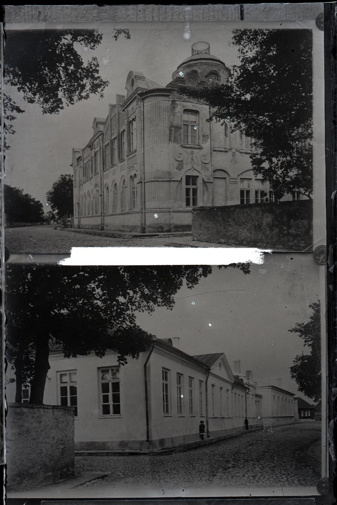 Liitnegatiiv: gümnaasiumihoone vaadatuna Pika ja Kohtu tänava poolt