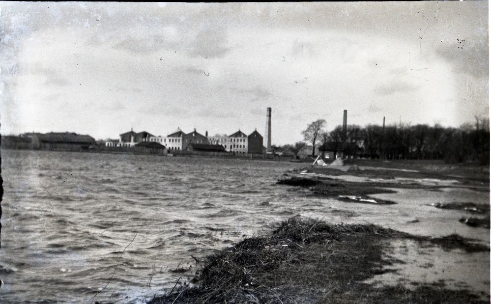 Kuressaare, vaade Wildenbergi nahavabriku varemetele
