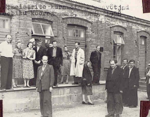 Participants from the Masters course in front of the Leebiku chorus station
