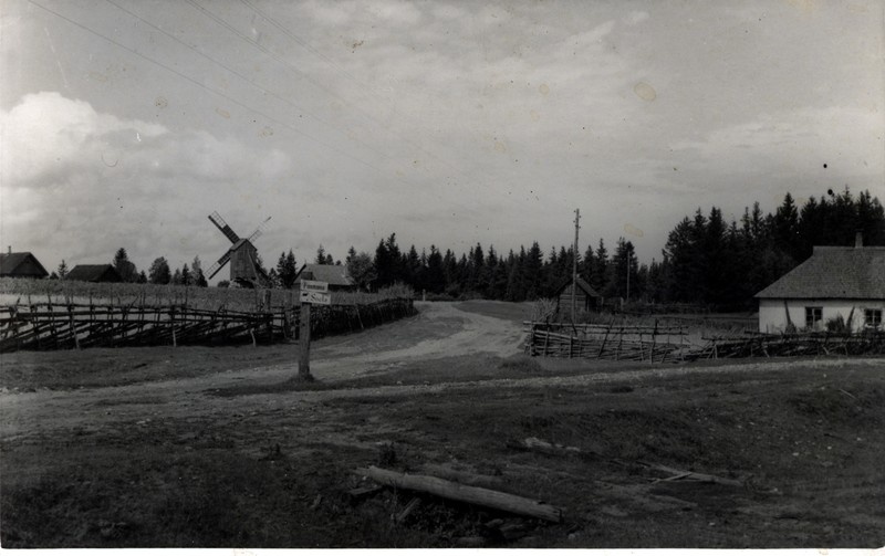 Leisi-Soela-Võhma teeristile Meiuste külas
