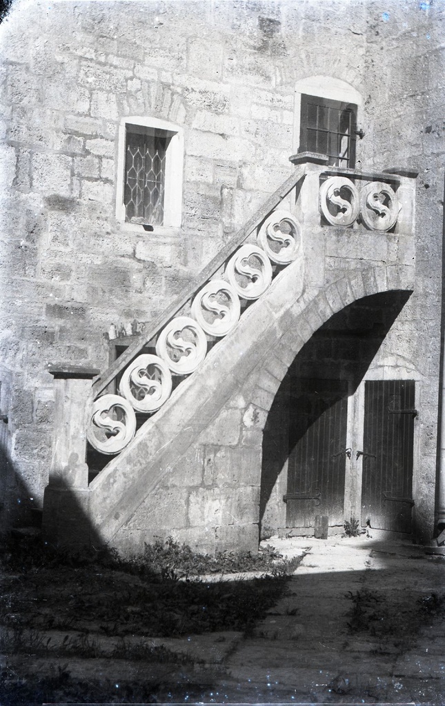 Trepp Kuressaare linnuse sisehoovis