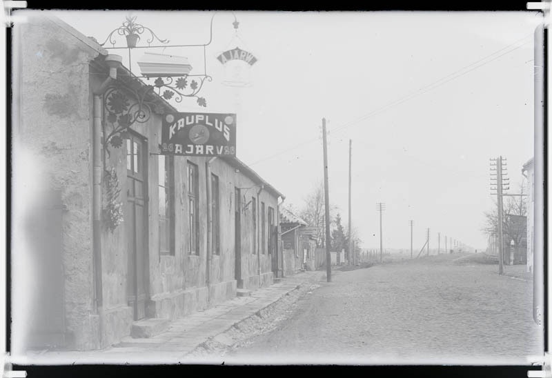 Vaade A.Järve kaupluse juurest (Tallinna t. 26) Kuivastu maanteele.