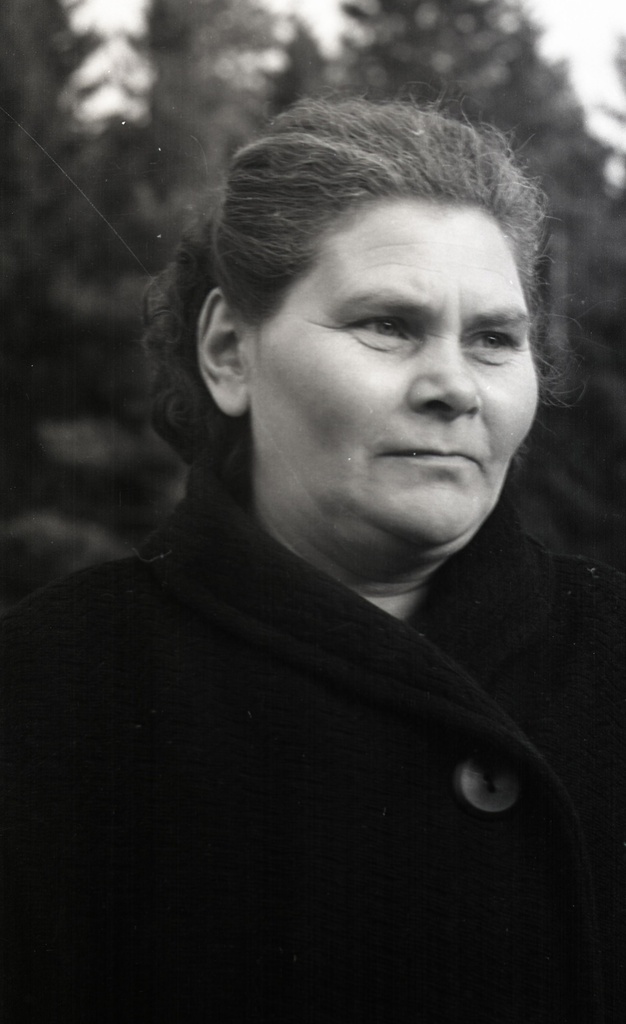 Aliide Kuusk: rinnaportree
