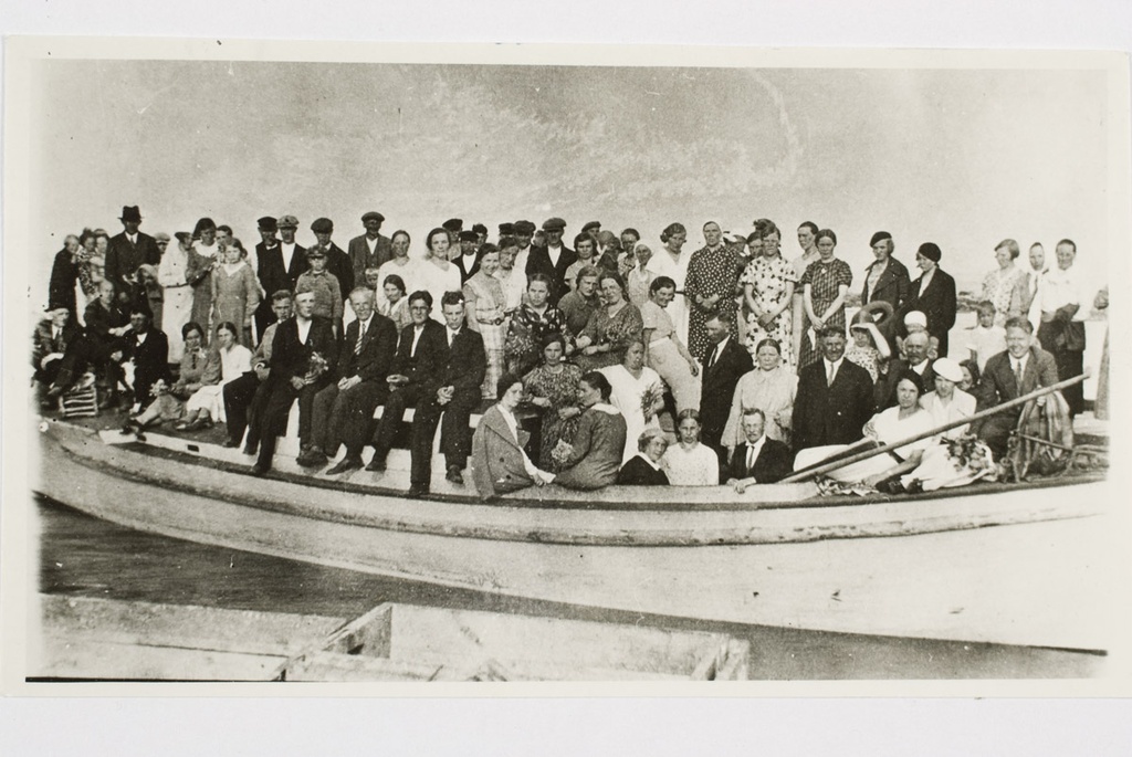 Church Day at Pranglil (1930s). Prangli's boat "Elsa". Fired from Ax and Rammult.