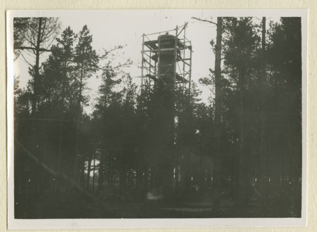 Construction of the southern lighthouse of Prangli