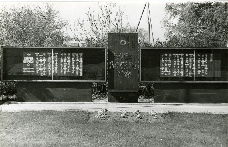 Mälestusstend Leisi vallast pärit hukkunutele