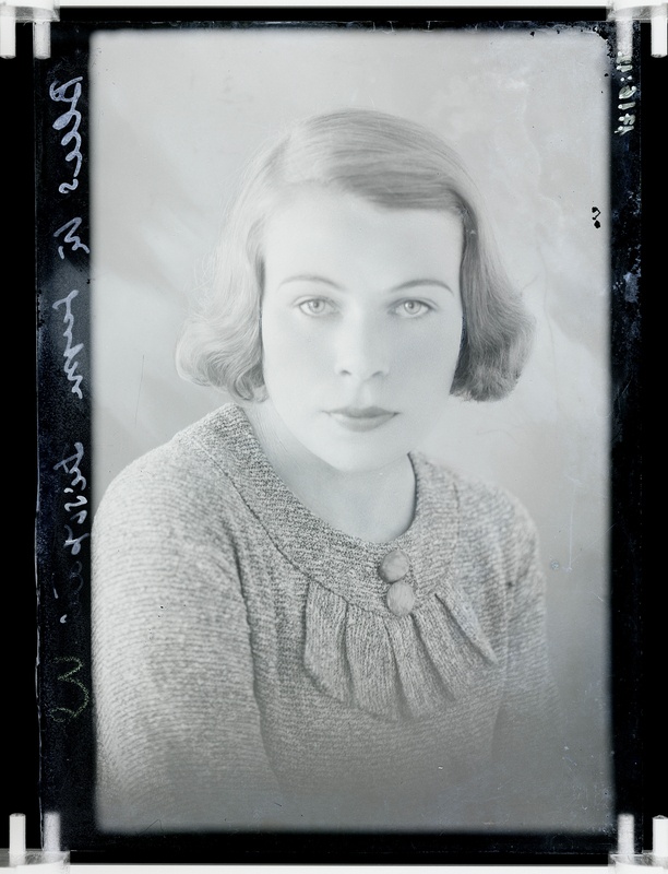 Klaasnegatiiv. Naise portree.