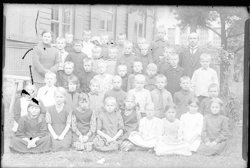 Klaasnegatiiv. Lutheri vabriku kooli õpilased.