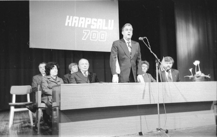 Negatiiv. Teaduslik konverents "Haapsalu 700" kultuurimajas, mai 1979. Presiidium laua taga. Foto: A. Tarmula.