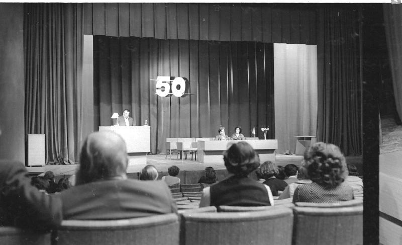 Negatiiv. Haapsalu Koduloomuuseumi 50. juubel, mai 1979. Vaade saalist lavale. Foto: A. Tarmula.