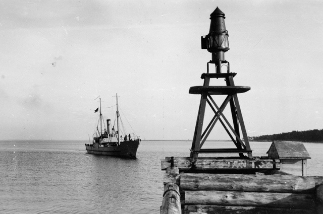 Aurik "Kompass" in Naissaare port
