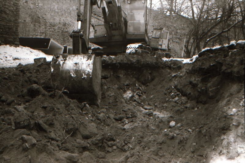 Negatiiv.  Haapsalu linna soojustrassi ehitus Soessoo pargis 1981.a.