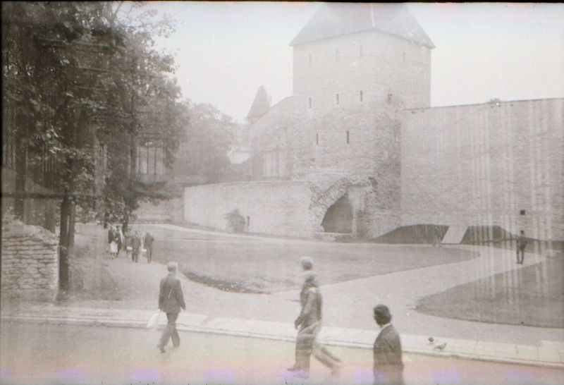 Negatiiv. Linnuse müür. U 1979.