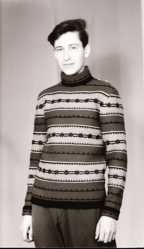 Negatiiv. Teeninduskombinaat "Haapsalu" silmkoe tooted (näidised). Meeste sviiter.