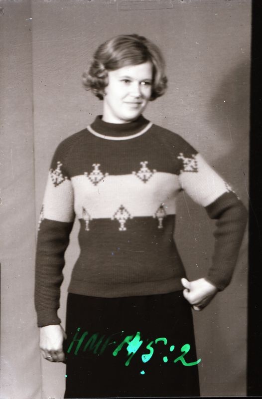 Negatiiv. Teeninduskombinaat "Haapsalu" silmkoetoodete näidised 1969.a. Sviiter.