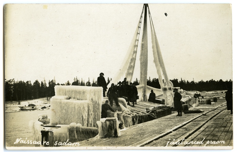 Frozen ferry in Naissaare port