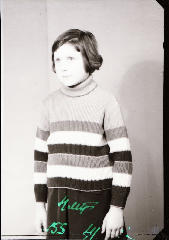 Negatiiv. Teeninduskombinaat "Haapsalu" silmkoetoodete näidised 1969.a. Sviiter.