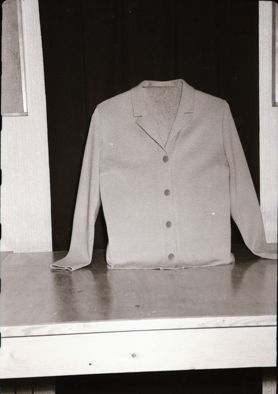 Negatiiv. Teeninduskombinaat "haapsalu" 1968.a. silmkoe toodete näidised. Kampsun - mudel 1968.
Kopeerija: M. Arro, 1967.