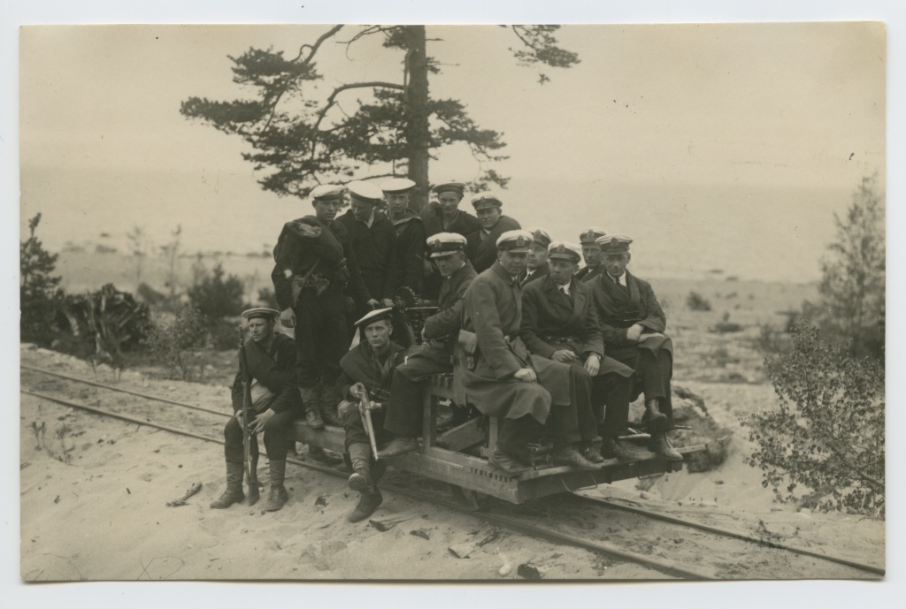 Group of youth company members sitting on Naissaare drezine