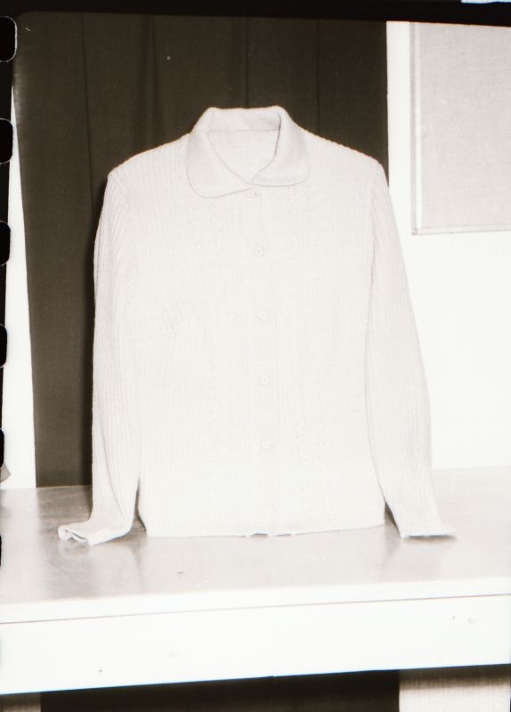 Negatiiv. Teeninduskombinaat "haapsalu" 1968.a. silmkoe toodete näidised. Kampsun - mudel 1968.
Kopeerija: M. Arro, 1967.