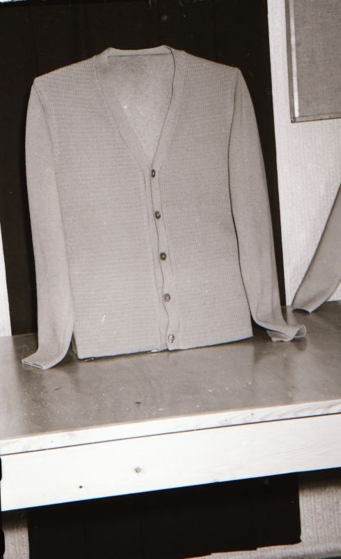 Negatiiv. Teeninduskombinaat "haapsalu" 1968.a. silmkoe toodete näidised. Kampsun - mudel 1968.
Kopeerija: M. Arro, 1967.