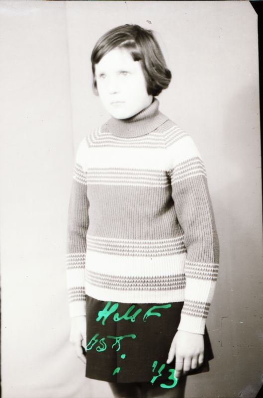 Negatiiv. Teeninduskombinaat "Haapsalu" silmkoetoodete näidised 1969.a. Sviiter.