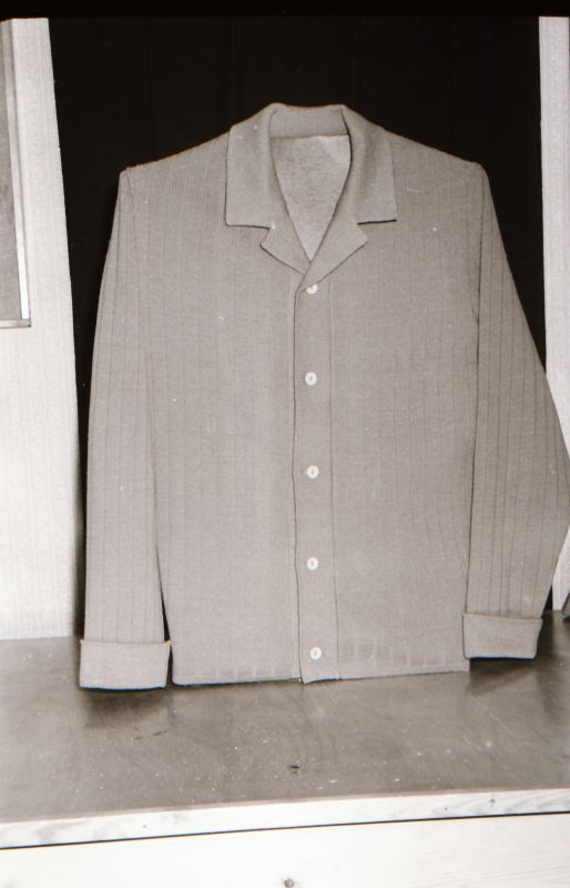 Negatiiv. Teeninduskombinaat "haapsalu" 1968.a. silmkoe toodete näidised. Kampsun - mudel 1968.
Kopeerija: M. Arro, 1967.