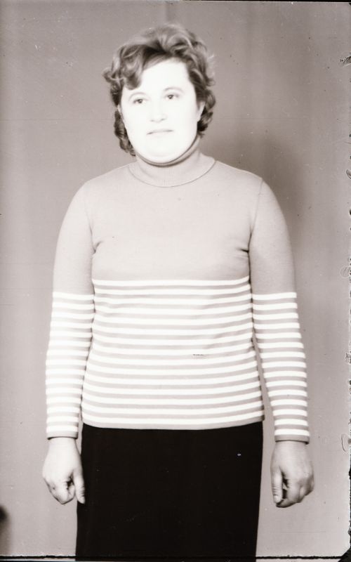 Negatiiv. Teeninduskombinaat "Haapsalu" silmkoe tooted (näidised). Naiste sviiter.