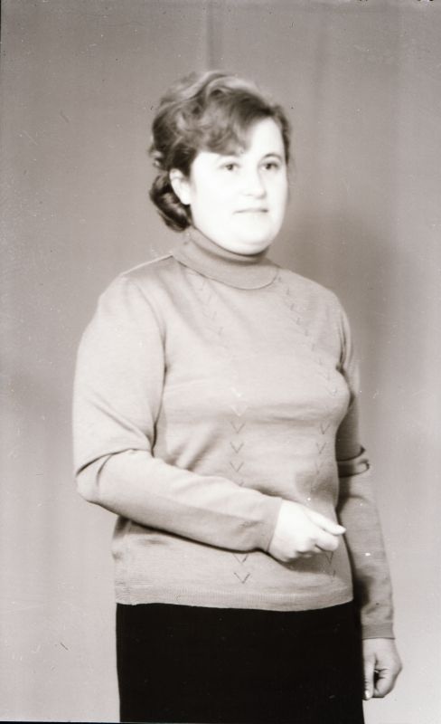 Negatiiv. Teeninduskombinaat "Haapsalu" silmkoe tooted (näidised). Naiste sviiter.